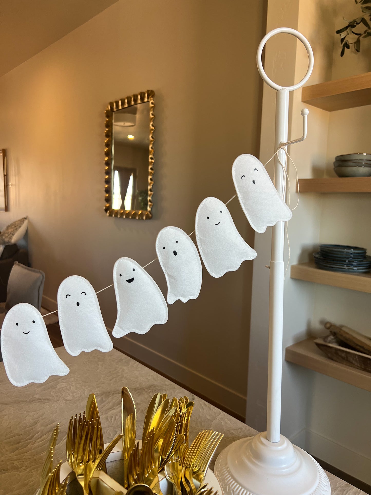 Puffy Felt Ghosts Adjustable Banner